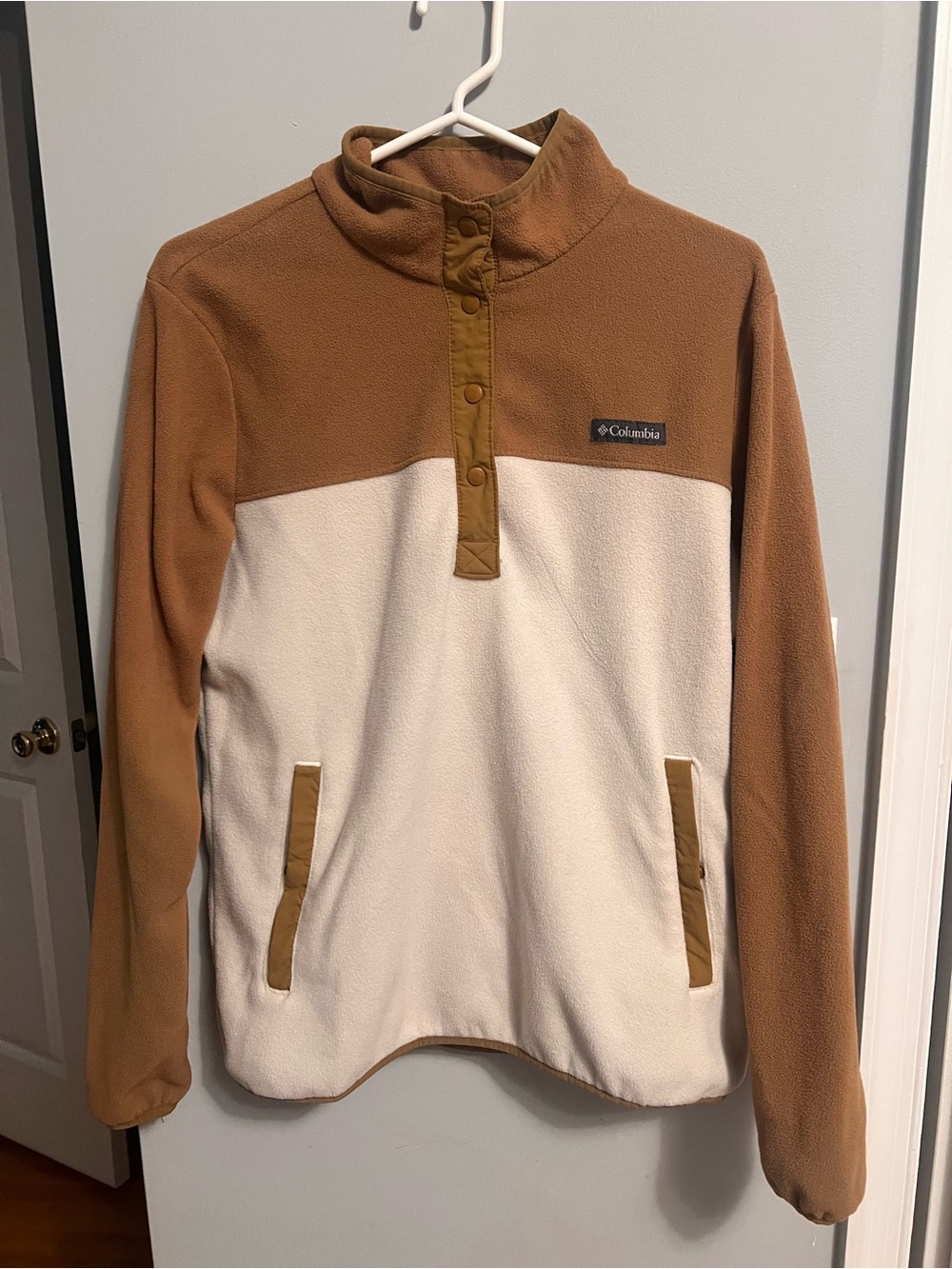 Columbia women’s Two-Tone Fleece Pullover Jacket - Tan & Cream
